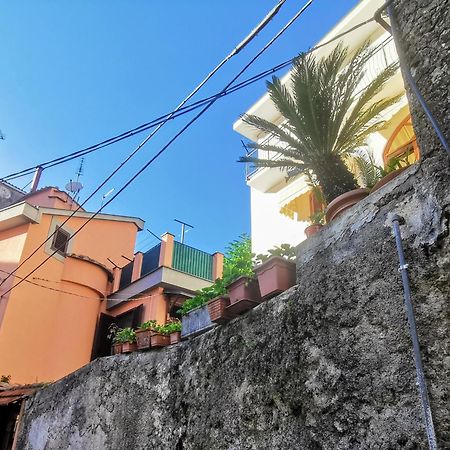 Апартаменты Cortile Di San Leo Виетри Экстерьер фото